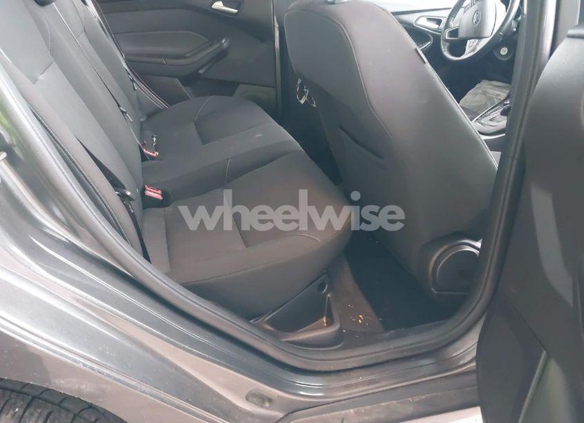 Photo 8 of 2015 Ford Focus SE (VIN 1FADP3F2XFL321080)