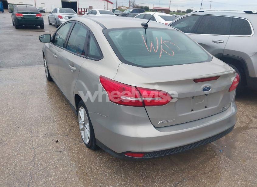 Photo 3 of 2015 Ford Focus SE (VIN 1FADP3F2XFL325968)