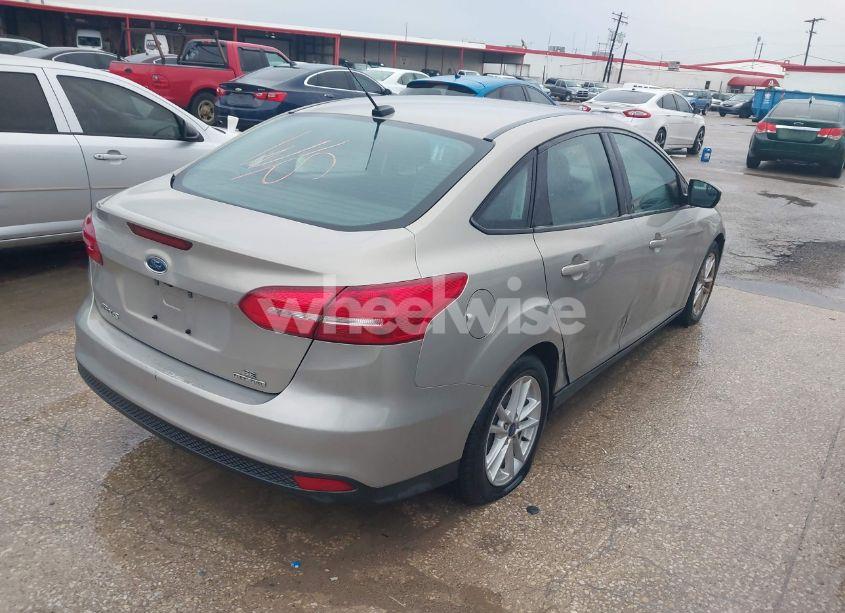 Photo 4 of 2015 Ford Focus SE (VIN 1FADP3F2XFL325968)