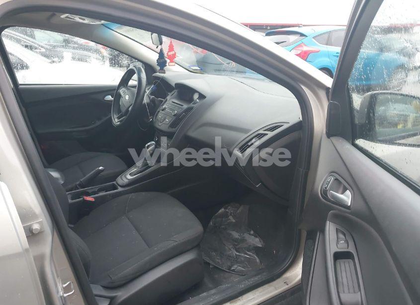 Photo 5 of 2015 Ford Focus SE (VIN 1FADP3F2XFL325968)