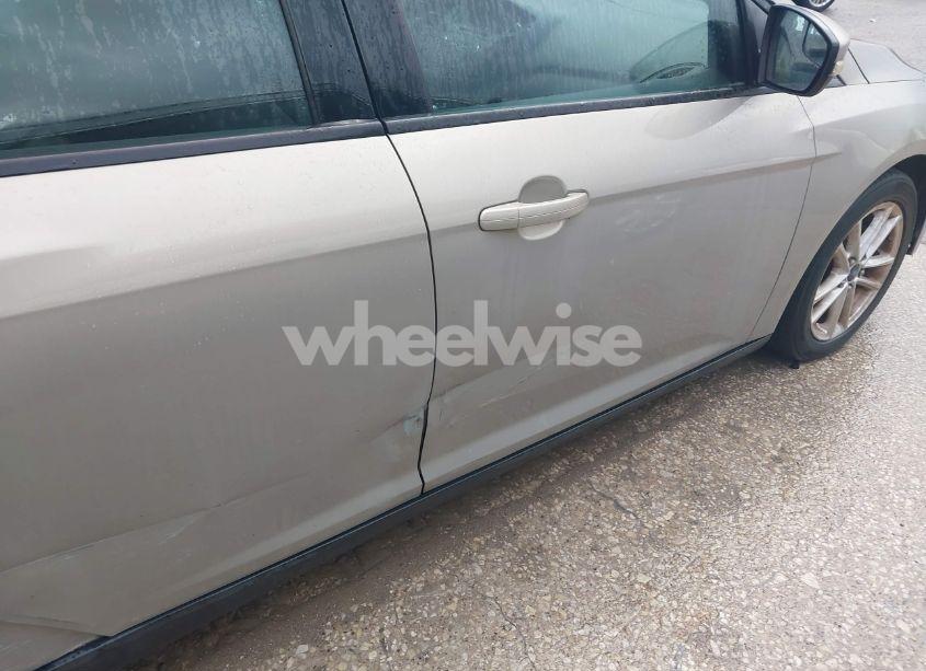 Photo 6 of 2015 Ford Focus SE (VIN 1FADP3F2XFL325968)