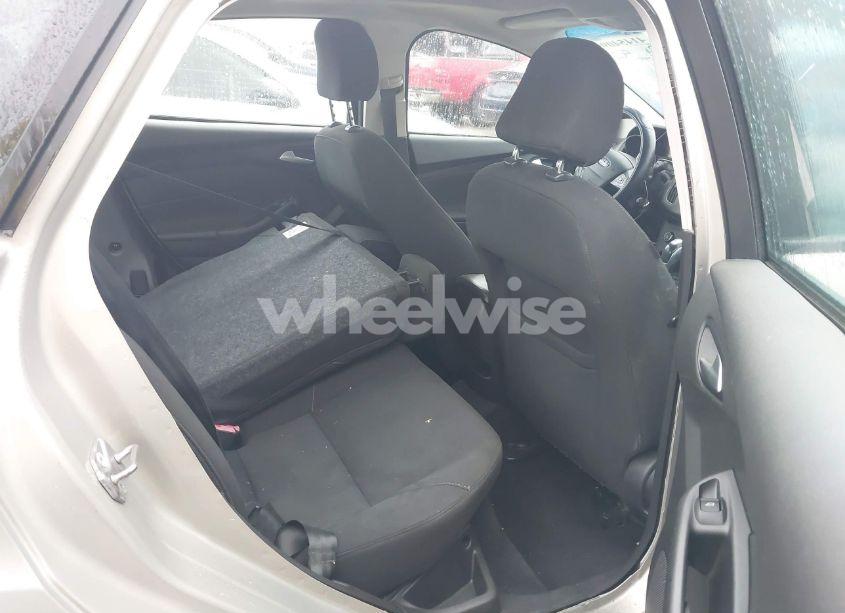 Photo 8 of 2015 Ford Focus SE (VIN 1FADP3F2XFL325968)