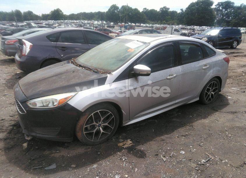 Photo 2 of 2015 Ford Focus SE (VIN 1FADP3F2XFL345234)