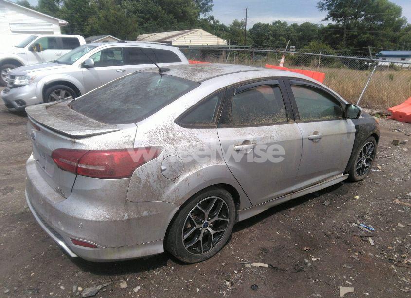 Photo 4 of 2015 Ford Focus SE (VIN 1FADP3F2XFL345234)