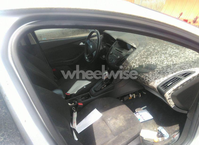 Photo 5 of 2015 Ford Focus SE (VIN 1FADP3F2XFL345234)