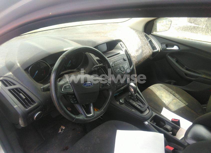 Photo 6 of 2015 Ford Focus SE (VIN 1FADP3F2XFL345234)