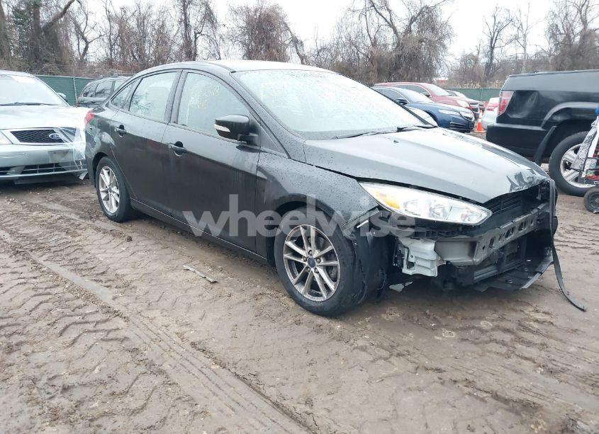 2015 Ford Focus SE (VIN 1FADP3F2XFL365046) main photo