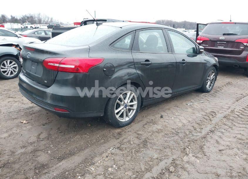 Photo 4 of 2015 Ford Focus SE (VIN 1FADP3F2XFL365046)