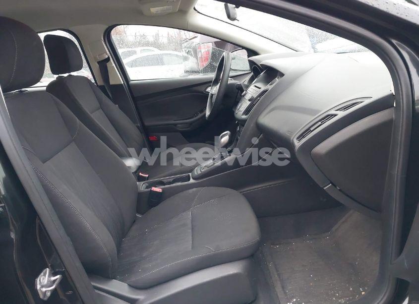 Photo 5 of 2015 Ford Focus SE (VIN 1FADP3F2XFL365046)