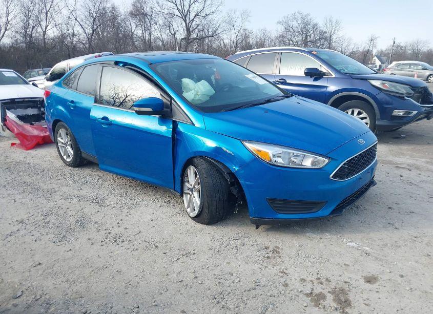 2015 Ford Focus SE (VIN 1FADP3F2XFL373955) main photo