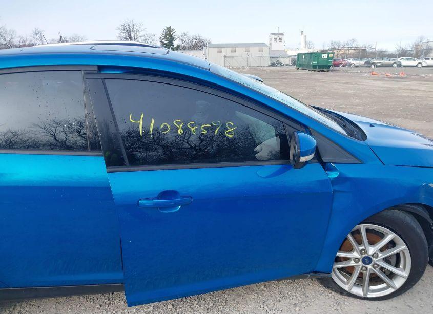 Photo 17 of 2015 Ford Focus SE (VIN 1FADP3F2XFL373955)