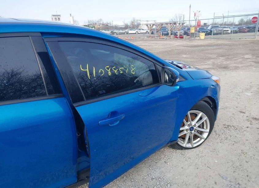 Photo 18 of 2015 Ford Focus SE (VIN 1FADP3F2XFL373955)