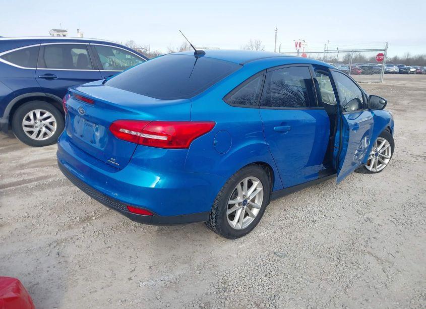 Photo 4 of 2015 Ford Focus SE (VIN 1FADP3F2XFL373955)