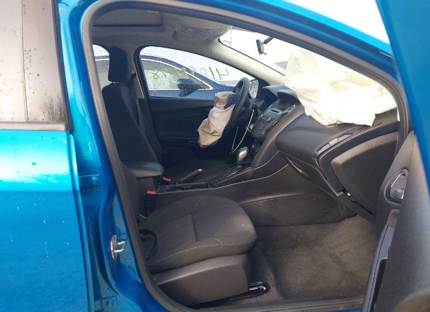 Photo 5 of 2015 Ford Focus SE (VIN 1FADP3F2XFL373955)