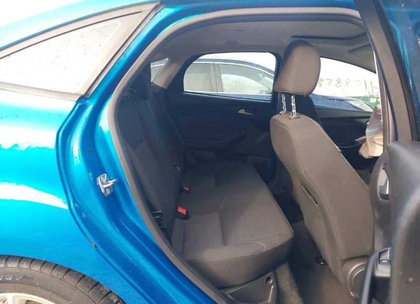 Photo 8 of 2015 Ford Focus SE (VIN 1FADP3F2XFL373955)