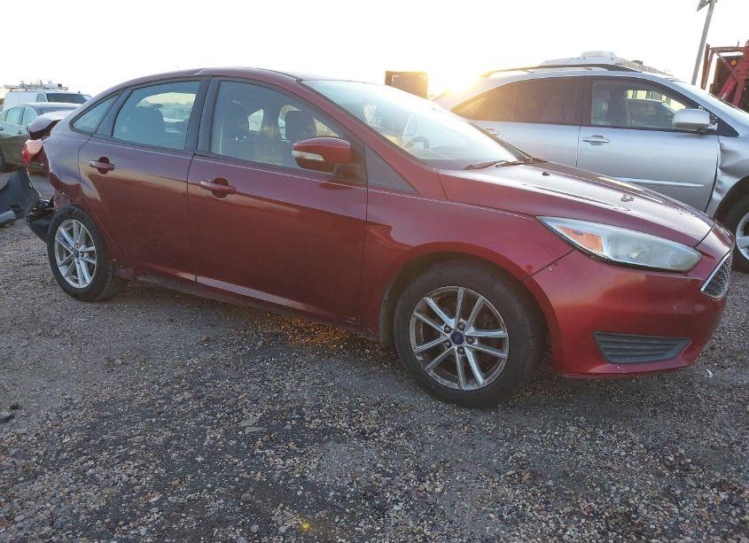 2015 Ford Focus SE (VIN 1FADP3F2XFL374863) main photo