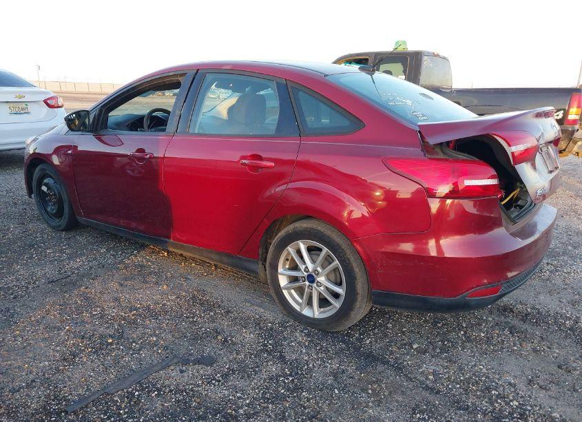 Photo 3 of 2015 Ford Focus SE (VIN 1FADP3F2XFL374863)