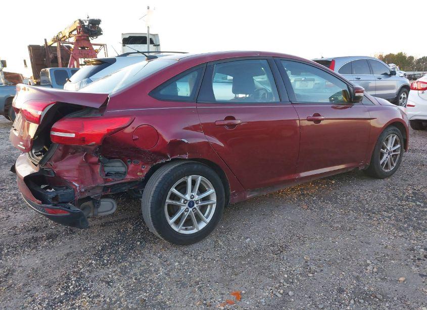 Photo 4 of 2015 Ford Focus SE (VIN 1FADP3F2XFL374863)