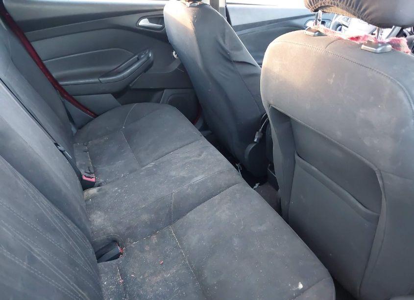 Photo 8 of 2015 Ford Focus SE (VIN 1FADP3F2XFL374863)