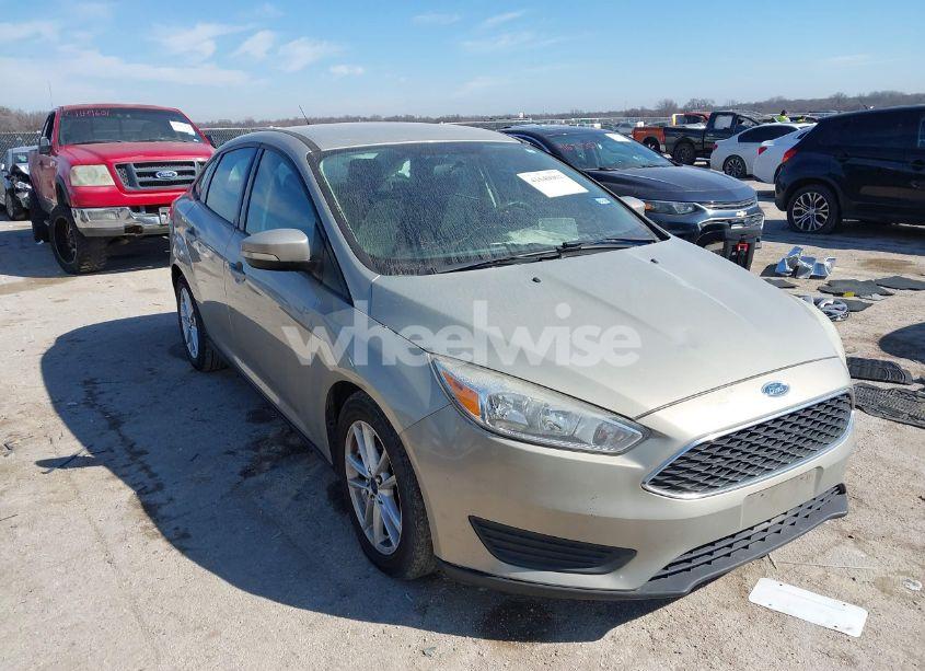 2015 Ford Focus SE (VIN 1FADP3F2XFL375964) main photo