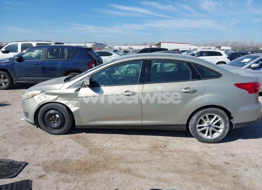 Photo 14 of 2015 Ford Focus SE (VIN 1FADP3F2XFL375964)