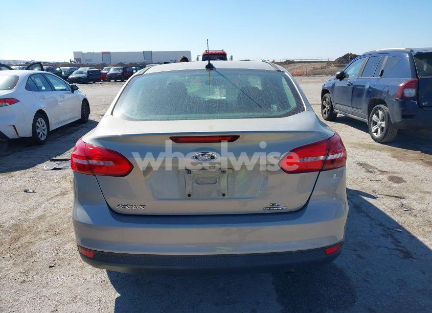 Photo 16 of 2015 Ford Focus SE (VIN 1FADP3F2XFL375964)