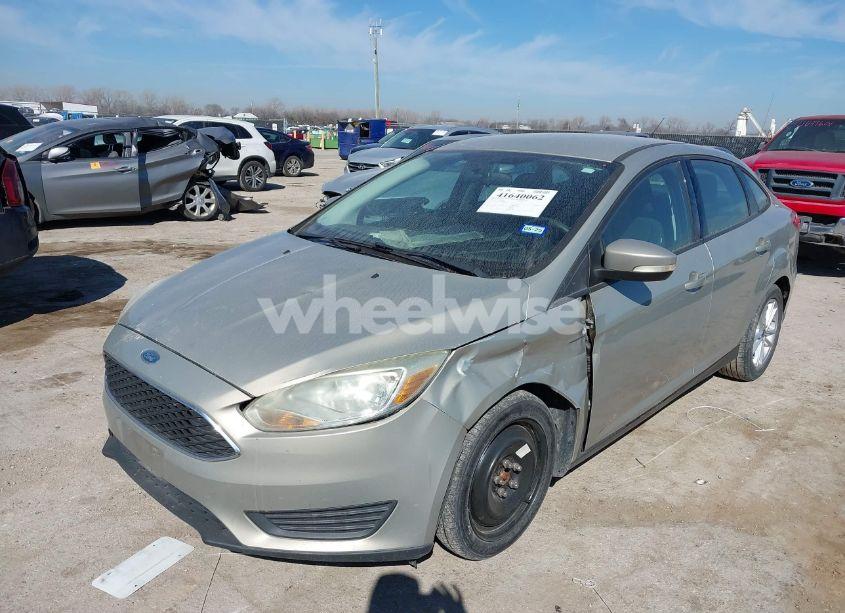 Photo 2 of 2015 Ford Focus SE (VIN 1FADP3F2XFL375964)