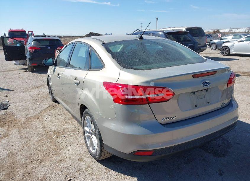 Photo 3 of 2015 Ford Focus SE (VIN 1FADP3F2XFL375964)