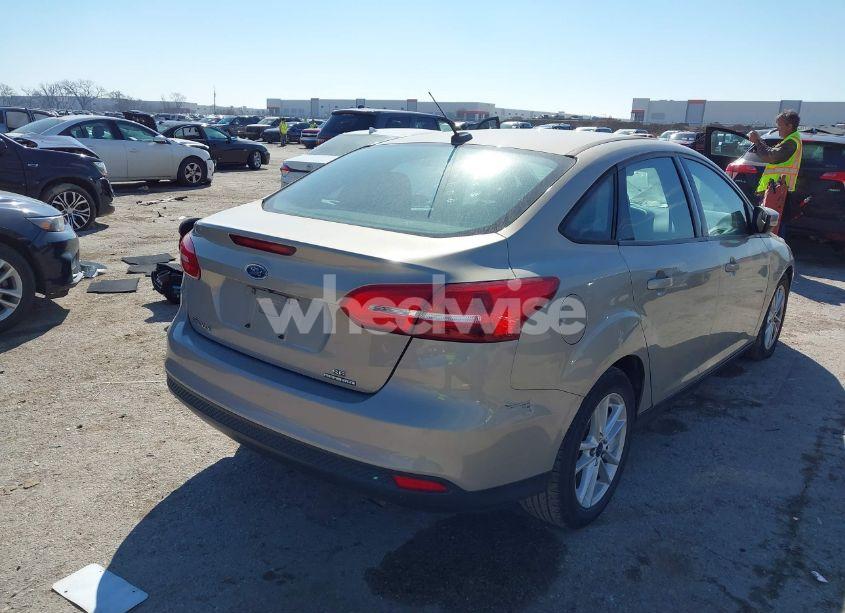Photo 4 of 2015 Ford Focus SE (VIN 1FADP3F2XFL375964)