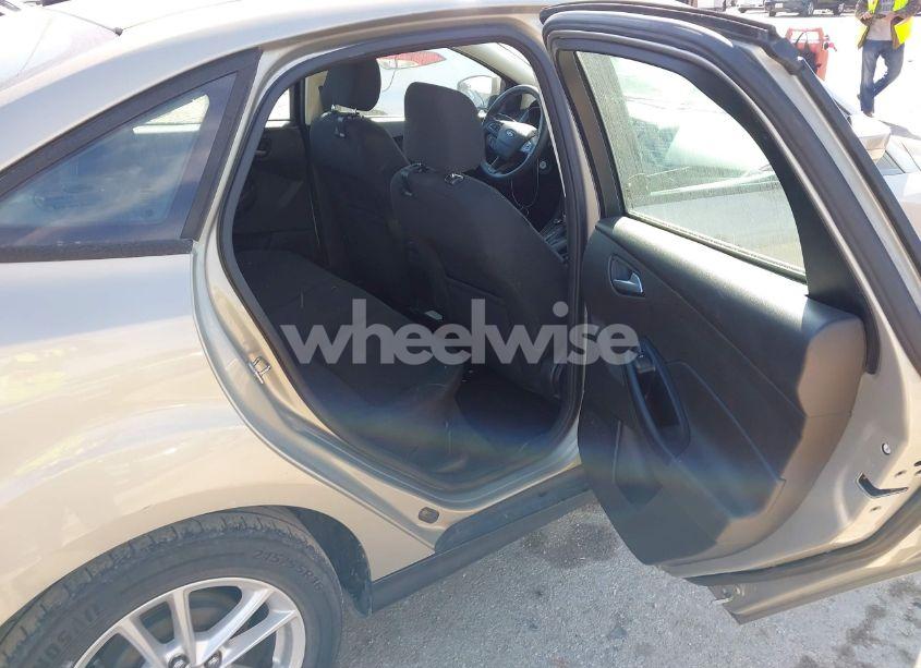 Photo 8 of 2015 Ford Focus SE (VIN 1FADP3F2XFL375964)