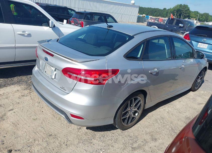 Photo 4 of 2016 Ford Focus SE (VIN 1FADP3F2XGL201085)