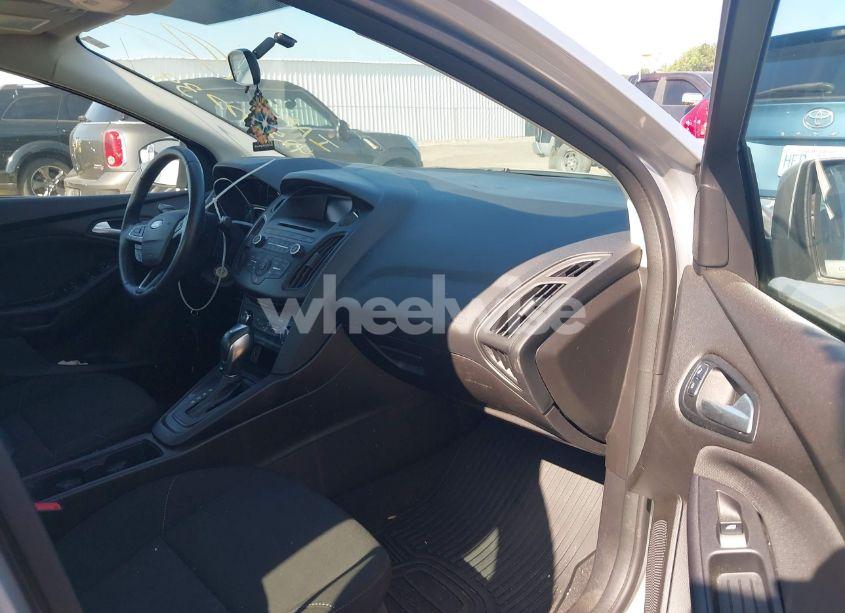 Photo 5 of 2016 Ford Focus SE (VIN 1FADP3F2XGL201085)