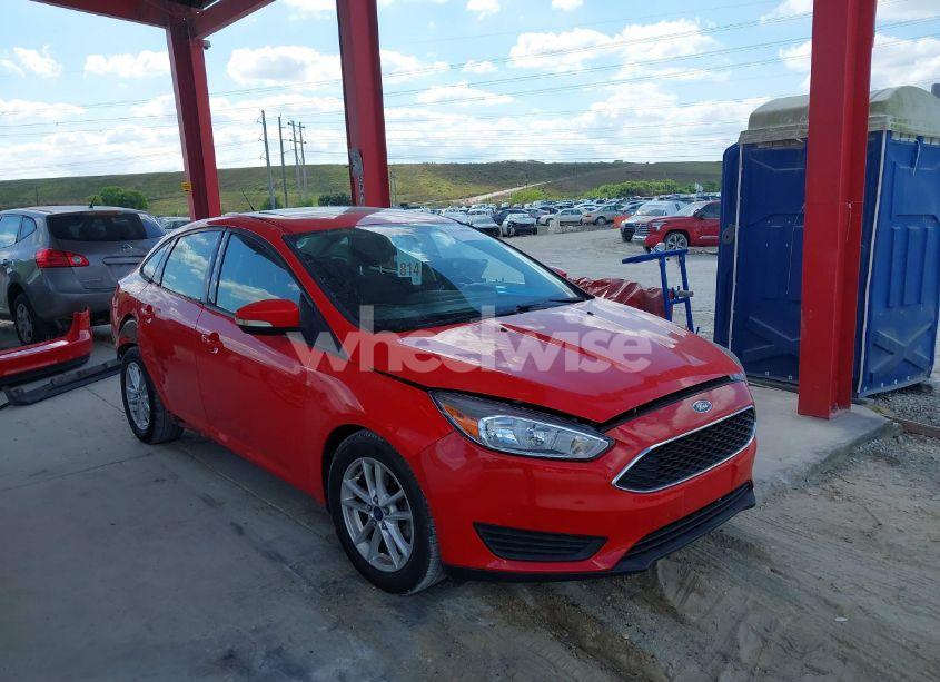 2016 Ford Focus SE (VIN 1FADP3F2XGL203936) main photo