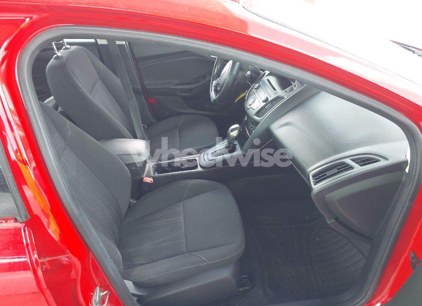 Photo 5 of 2016 Ford Focus SE (VIN 1FADP3F2XGL203936)