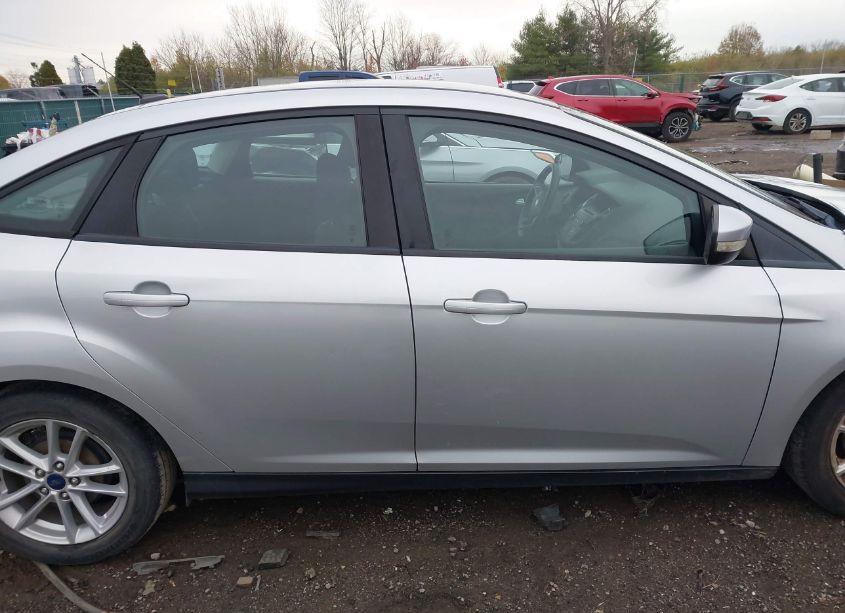 Photo 13 of 2016 Ford Focus SE (VIN 1FADP3F2XGL217674)