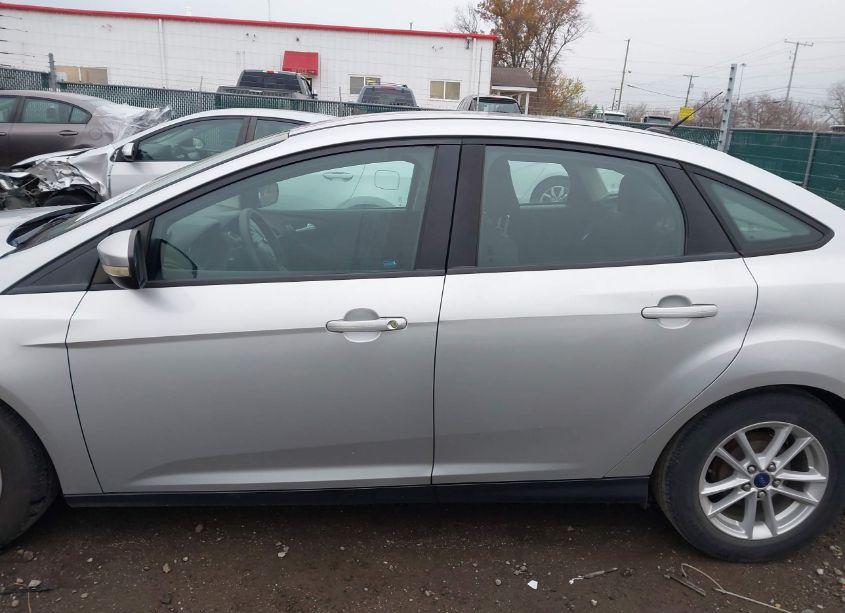 Photo 14 of 2016 Ford Focus SE (VIN 1FADP3F2XGL217674)