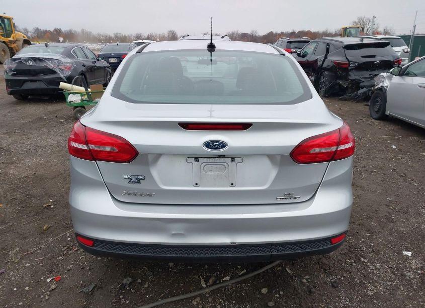 Photo 16 of 2016 Ford Focus SE (VIN 1FADP3F2XGL217674)