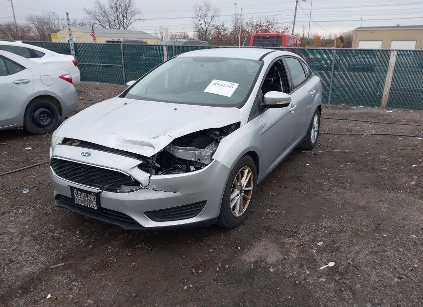 Photo 2 of 2016 Ford Focus SE (VIN 1FADP3F2XGL217674)