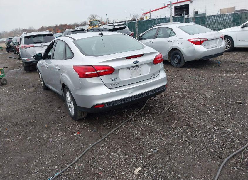 Photo 3 of 2016 Ford Focus SE (VIN 1FADP3F2XGL217674)