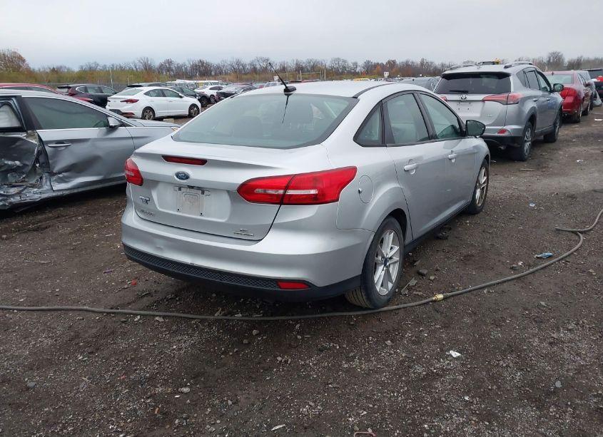 Photo 4 of 2016 Ford Focus SE (VIN 1FADP3F2XGL217674)