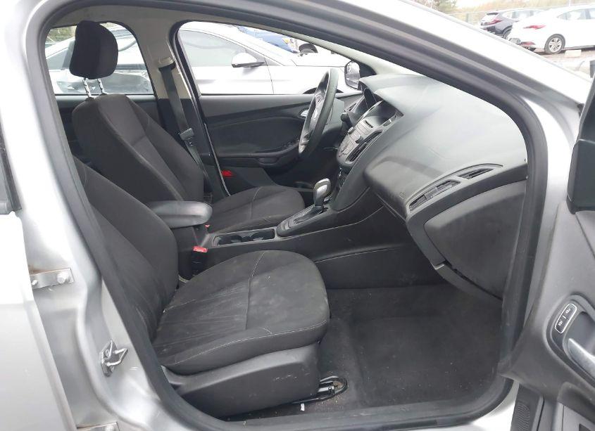 Photo 5 of 2016 Ford Focus SE (VIN 1FADP3F2XGL217674)