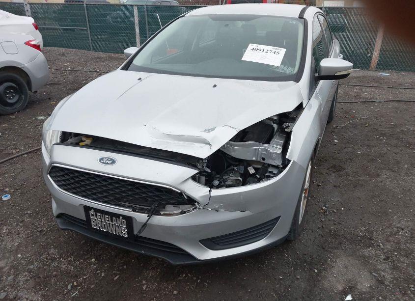 Photo 6 of 2016 Ford Focus SE (VIN 1FADP3F2XGL217674)