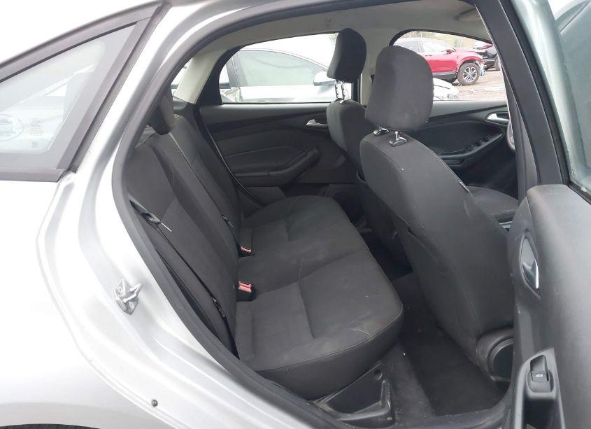 Photo 8 of 2016 Ford Focus SE (VIN 1FADP3F2XGL217674)