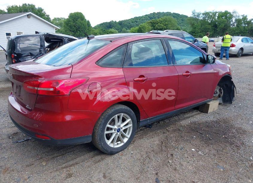 Photo 4 of 2016 Ford Focus SE (VIN 1FADP3F2XGL229484)