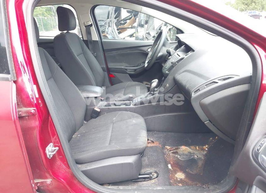 Photo 5 of 2016 Ford Focus SE (VIN 1FADP3F2XGL229484)