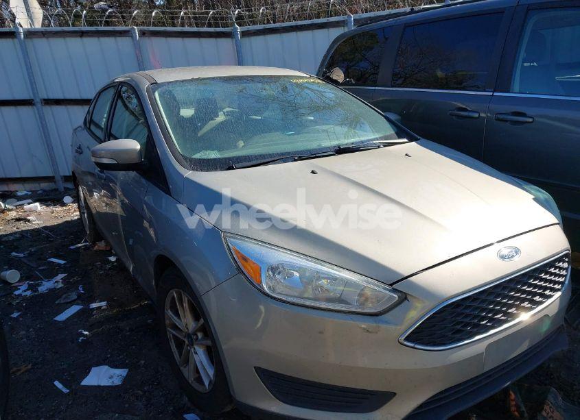 2016 Ford Focus SE (VIN 1FADP3F2XGL273730) main photo