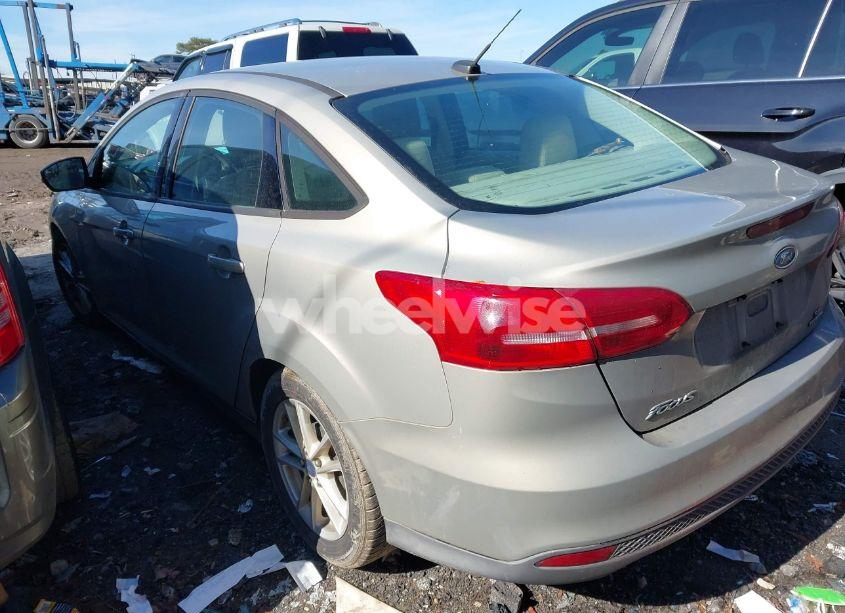 Photo 3 of 2016 Ford Focus SE (VIN 1FADP3F2XGL273730)