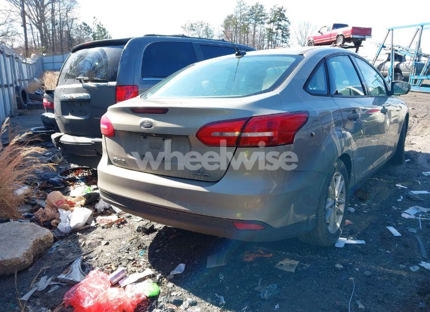 Photo 4 of 2016 Ford Focus SE (VIN 1FADP3F2XGL273730)