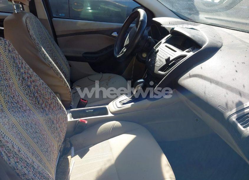 Photo 5 of 2016 Ford Focus SE (VIN 1FADP3F2XGL273730)