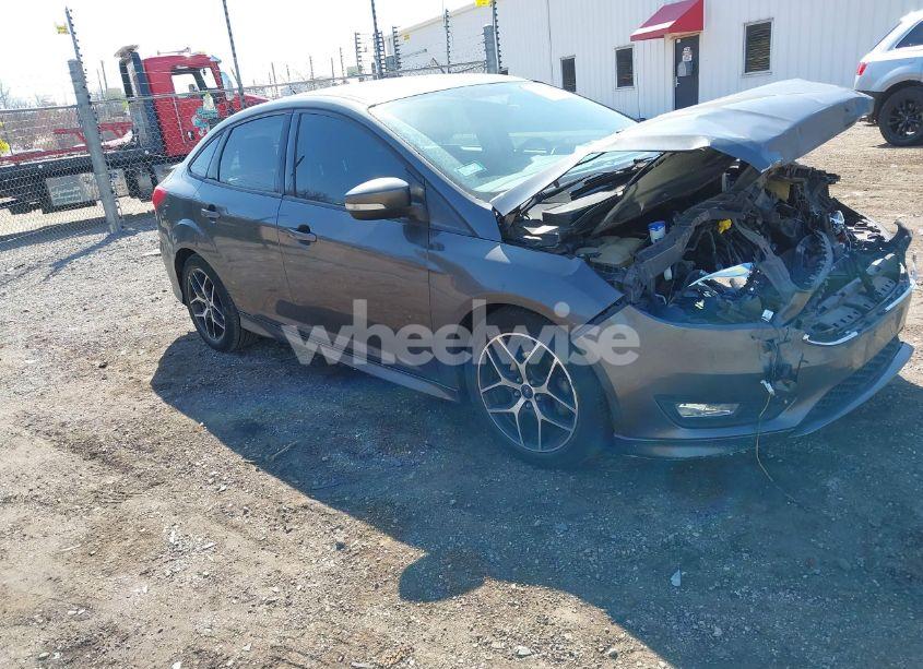 2016 Ford Focus SE (VIN 1FADP3F2XGL282444) main photo